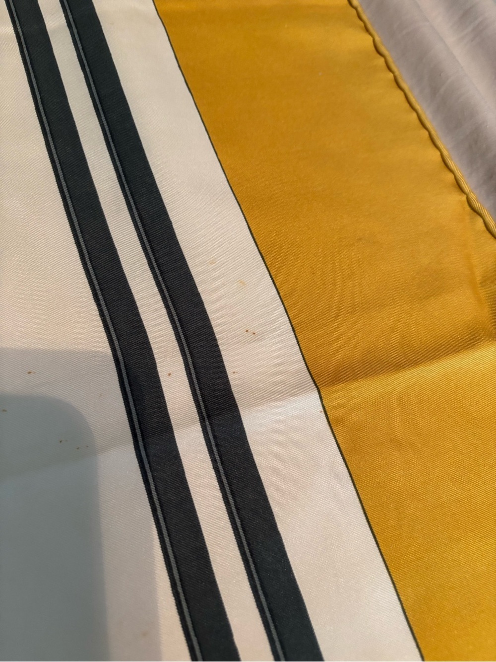 Authentic Hermès "Brides de Gala" 90cm Silk Scarf – Rare Golden Yellow - Picture 5 of 6